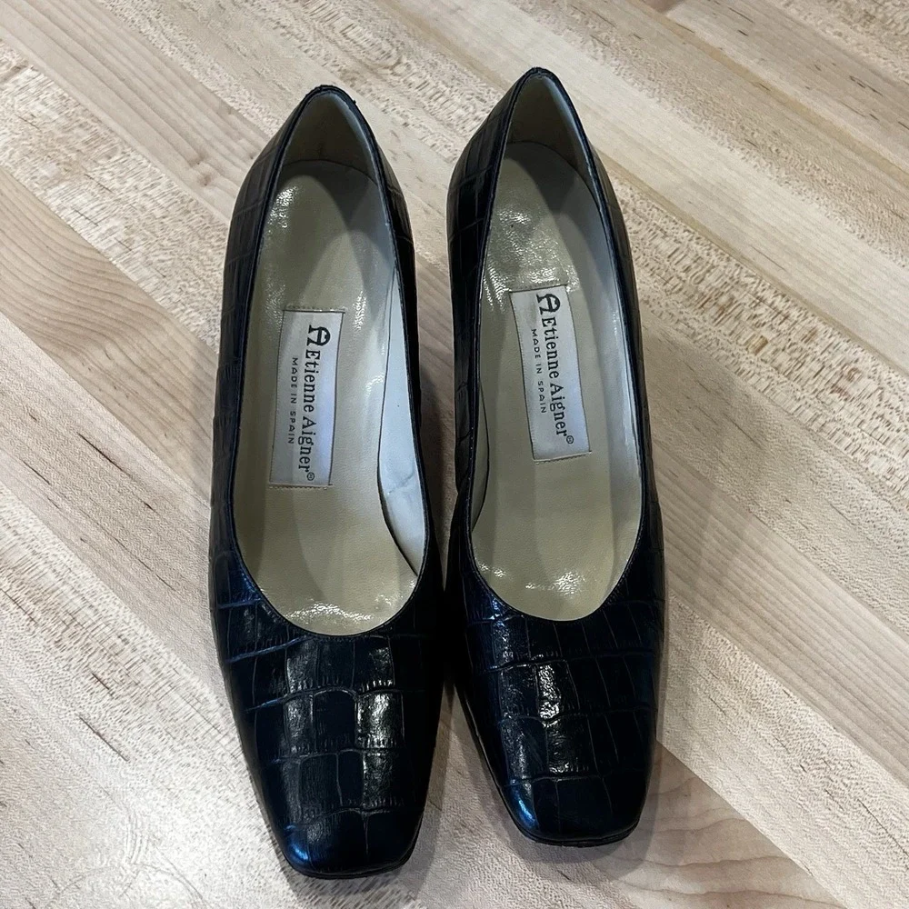 Etienne Aigner Black Textured Leather Classic Design Heels, Women's Size 6.5 W - Picture 8 of 8